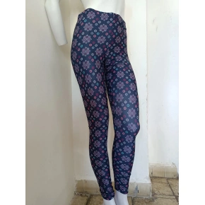 Damskie długie legginsy z motywem figurki A6102 - Litex