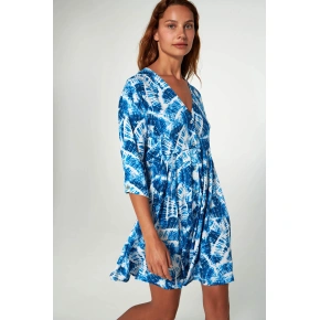 Sukienka z nadrukiem i guzikami 20449 biało-niebieska - Vamp