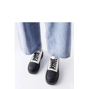 Półbuty U9B-XX4664-1 biało-czarne - Solea