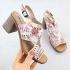 Sandały damskie na obcasie ażurowe w kwiaty Jezzi 24125