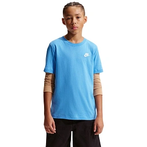 Koszulka dla dzieci Nike Sportswear jasnoniebieska FZ5177 412 Koszulka dla dzieci Nike Sportswear jasnoniebieska FZ5177 412